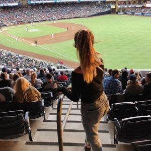 Meet your Posher, Mia